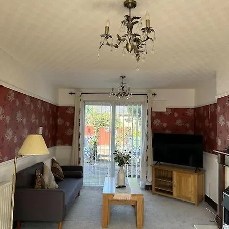 The Cathedral And Gateway In Cumbria * Carlisle (Cumbria)