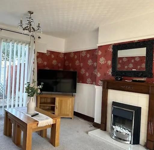 The Cathedral And Gateway In Cumbria * Carlisle (Cumbria)